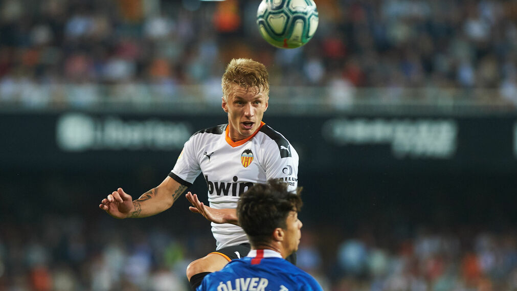 里尔主场三球大胜，攻防兼备，展现强劲实力的简单介绍