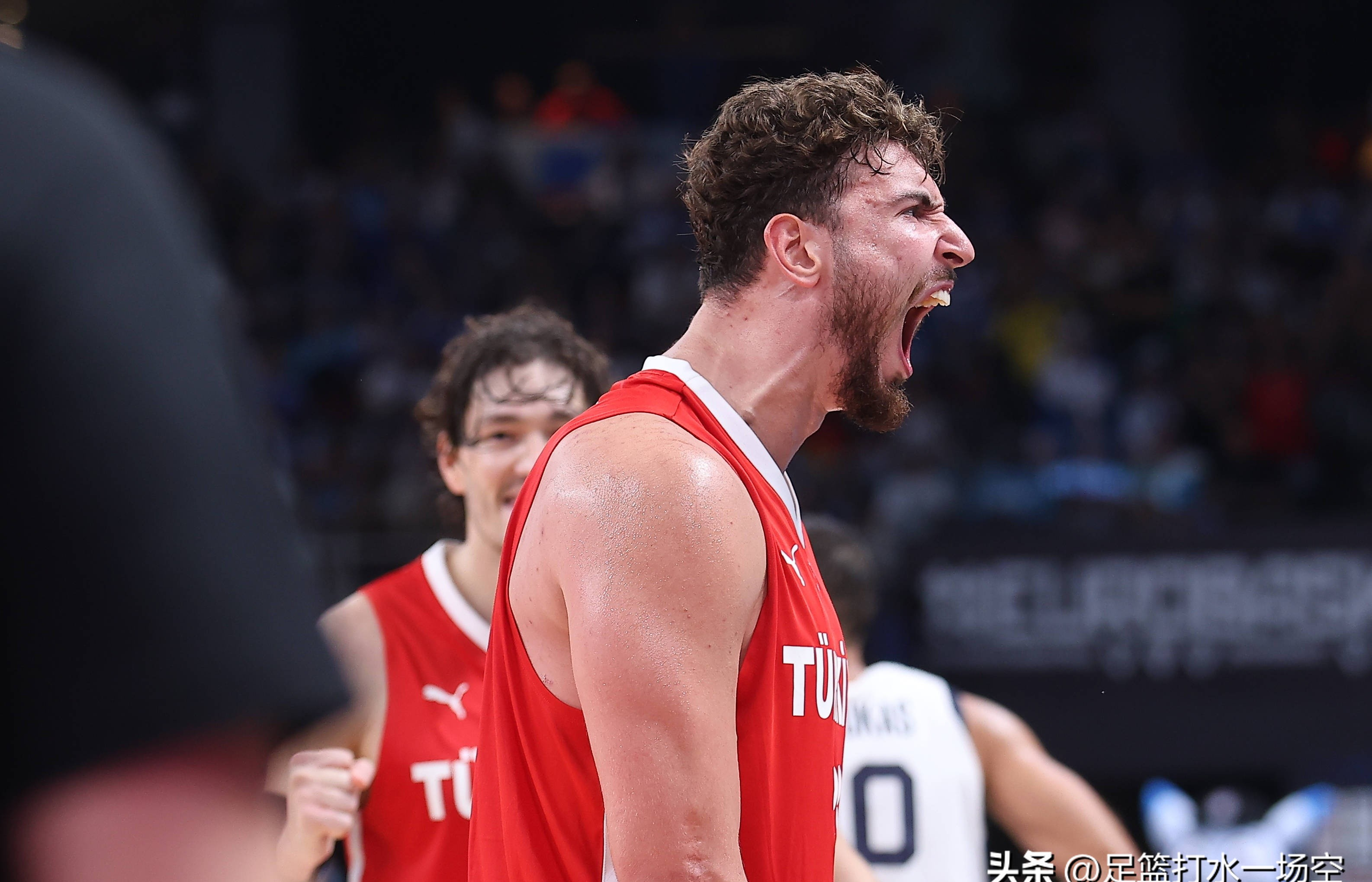 比赛中球员的闪耀表现获得全场掌声