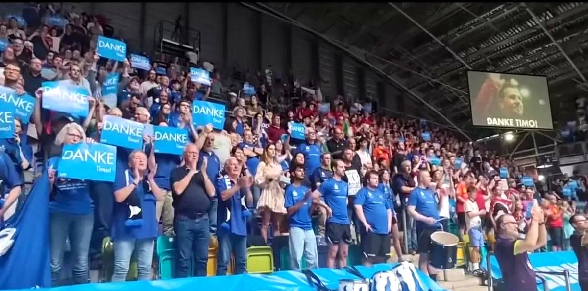 比赛中球员的闪耀表现获得全场掌声